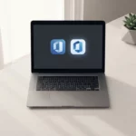 Moderne laptop toont twee Office-applicatie iconen op wit bureau met vetplant en natuurlijk licht