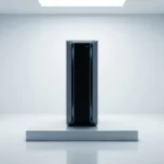 Zwarte Oracle databaseserver toren op witte ondergrond met minimalistisch design en symmetrische compositie